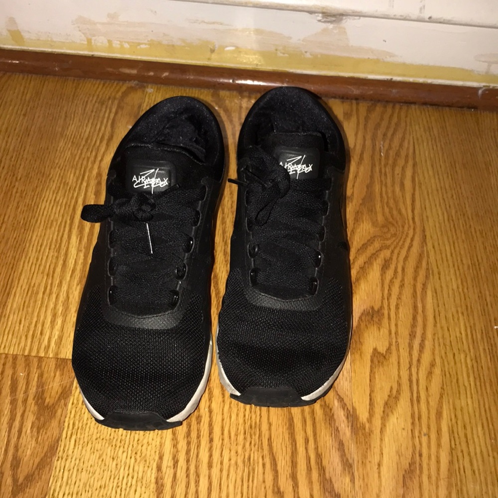 Women’s Nike shoes